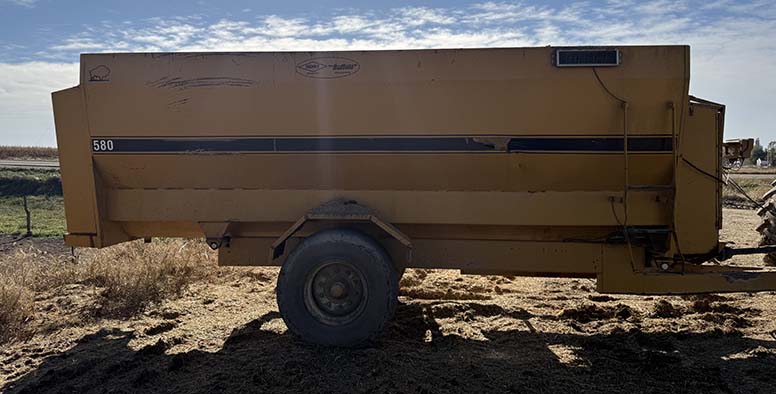 2017 Buffalo 580 Feeder/Mixer Wagon - Image 6