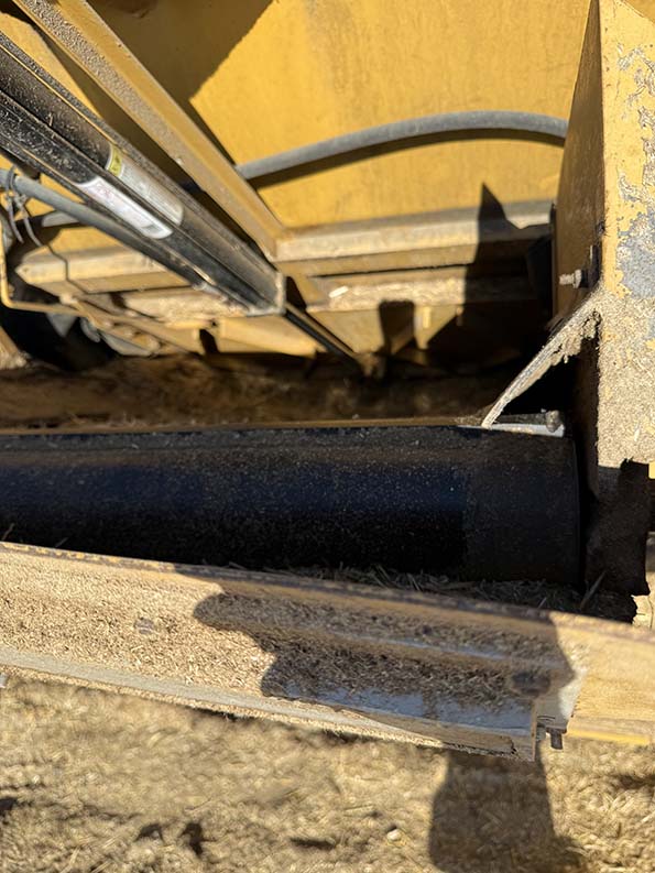 2017 Buffalo 580 Feeder/Mixer Wagon - Image 2