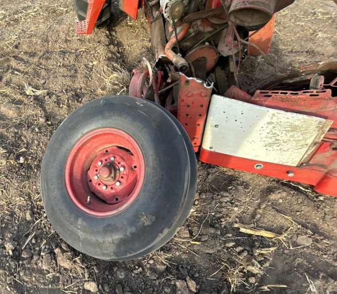 International 886 Tractor - Image 10