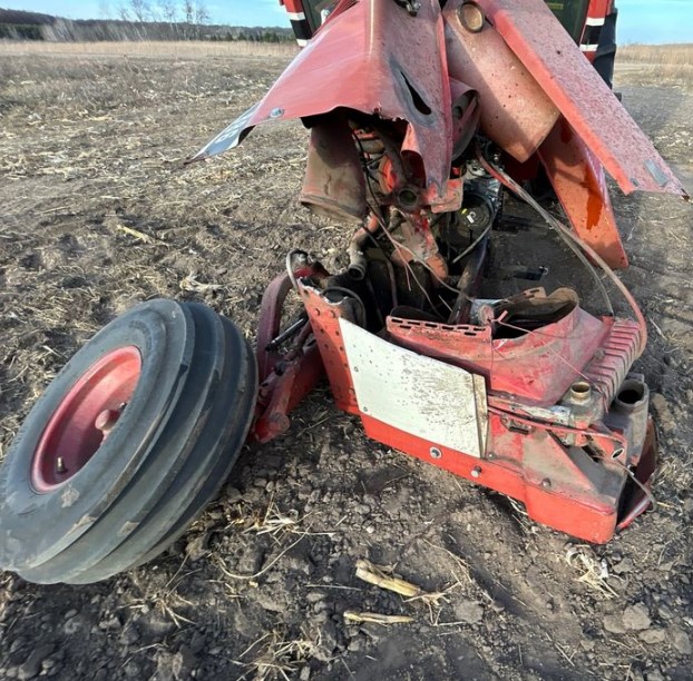 International 886 Tractor - Image 12