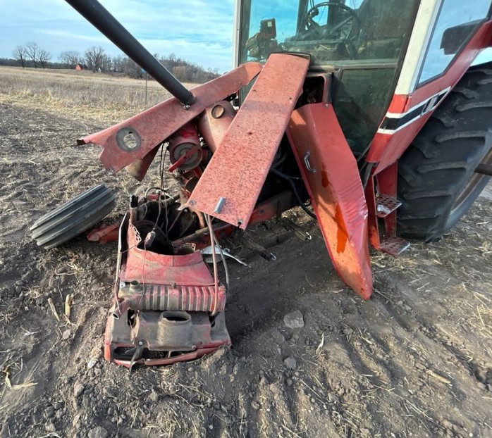 International 886 Tractor - Image 14