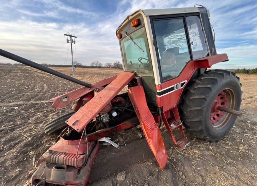 International 886 Tractor - Image 15