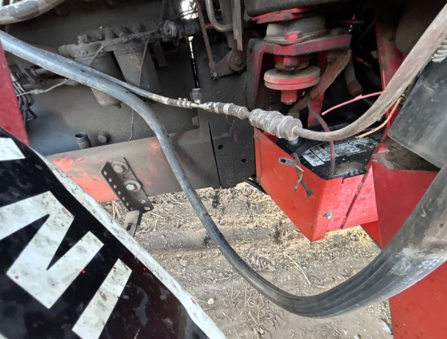 International 886 Tractor - Image 20