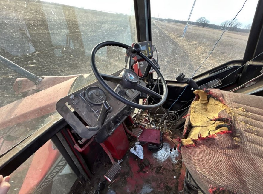 International 886 Tractor - Image 23