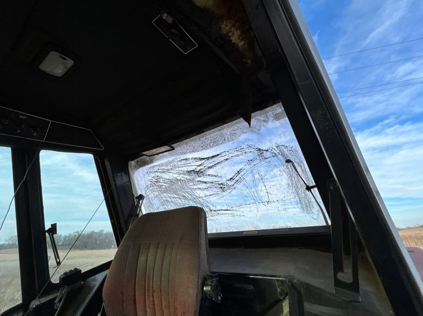 International 886 Tractor - Image 25