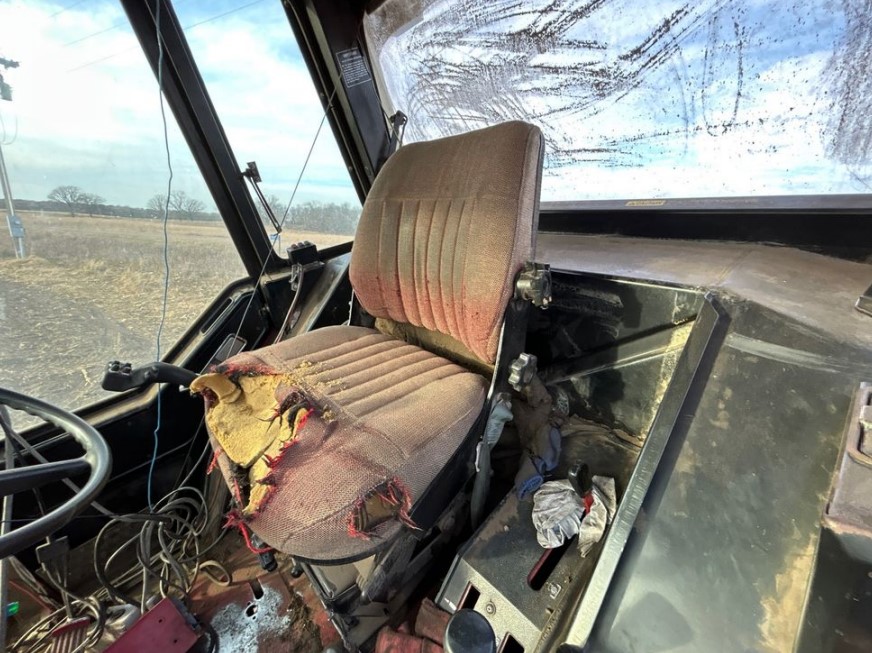 International 886 Tractor - Image 26