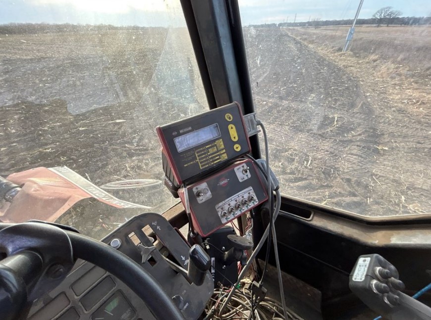 International 886 Tractor - Image 27