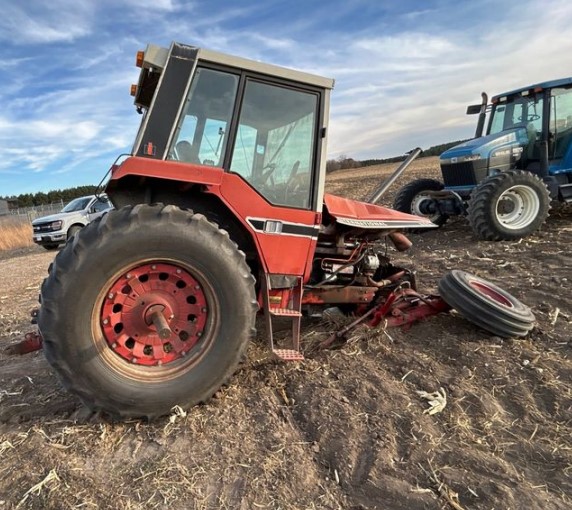 International 886 Tractor - Image 6