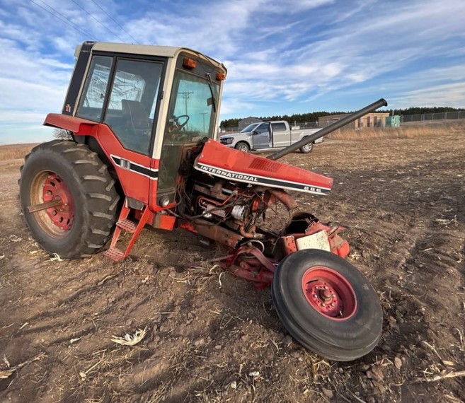 International 886 Tractor - Image 7