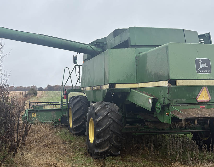 1996 John Deere 9600 Combine - Image 2