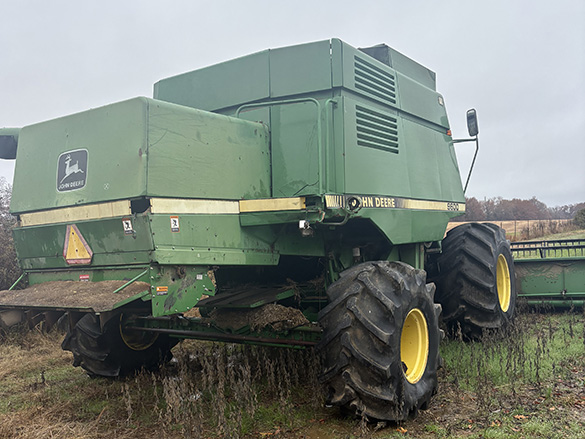 1996 John Deere 9600 Combine - Image 3