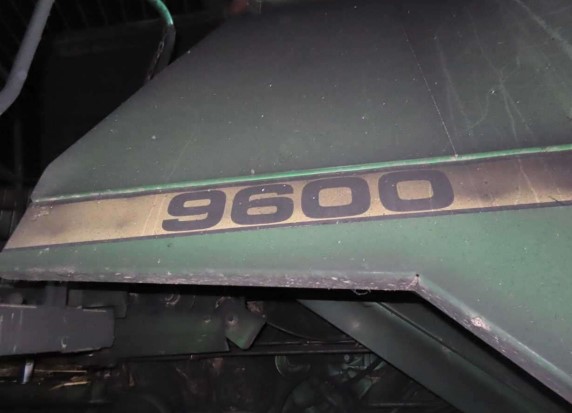 1991 John Deere 9600 Combine - Image 6