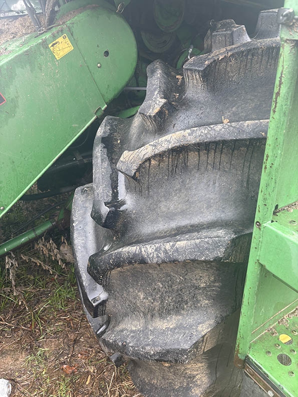 1996 John Deere 9600 Combine - Image 8