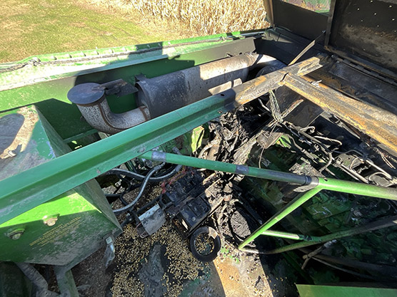 1997 John Deere 9610 Combine - Image 15