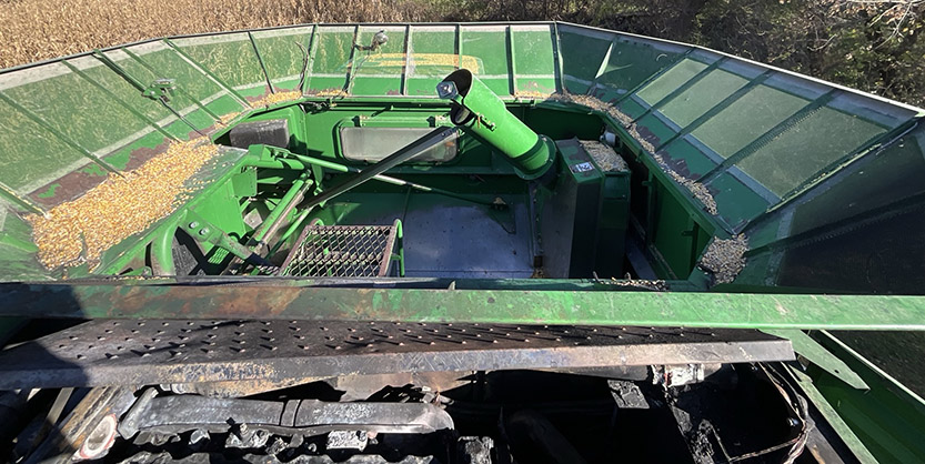 1997 John Deere 9610 Combine - Image 16