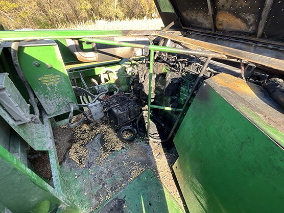 1997 John Deere 9610 Combine - Image 18