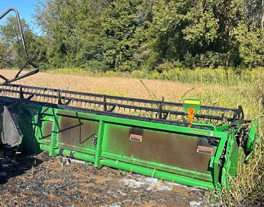 2005 John Deere 9560 Combine w/ Header - Image 3