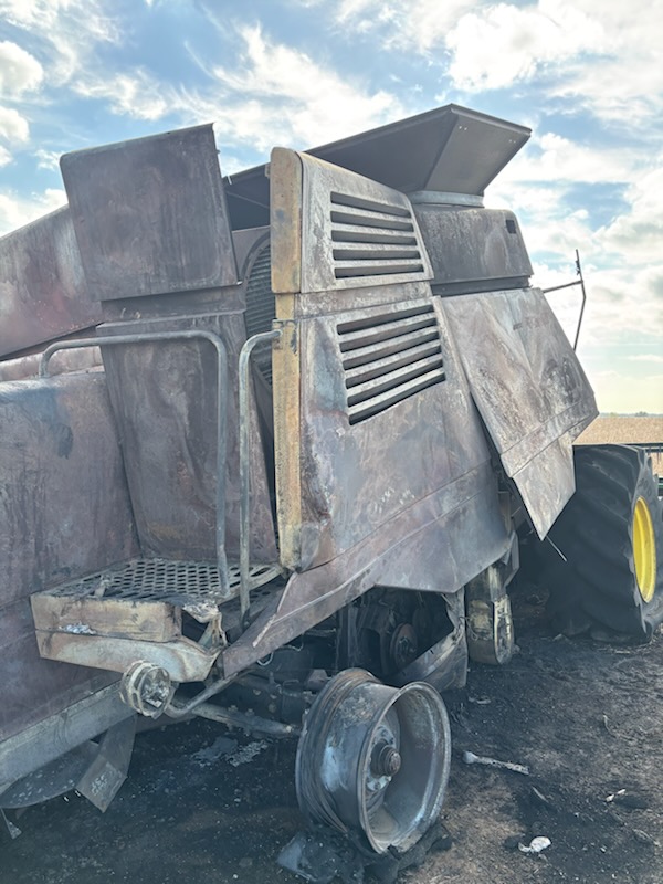 1998 John Deere 9510 Combine - Image 3