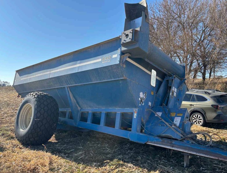 1989 Kinze 840 Grain Cart