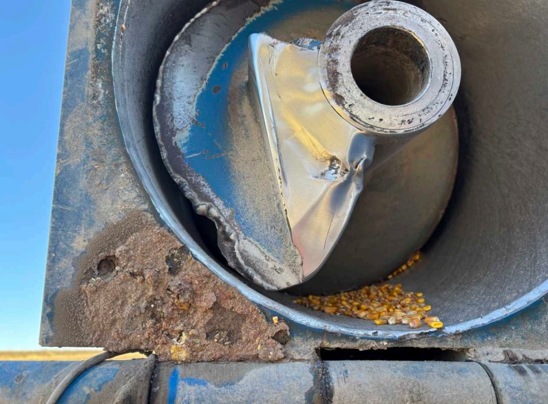 1989 Kinze 840 Grain Cart - Image 11