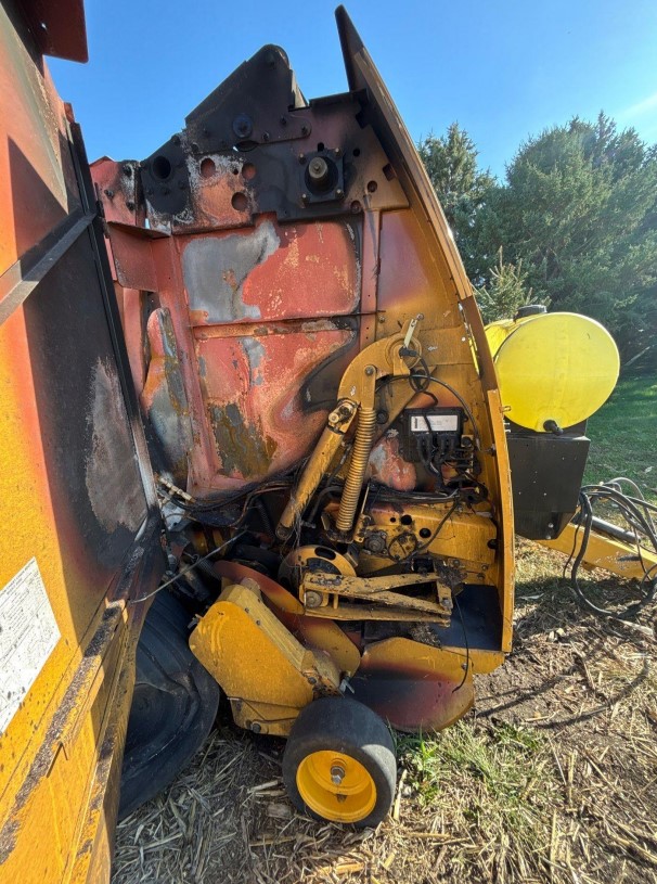 2016 Vermeer 605N Baler - Image 4