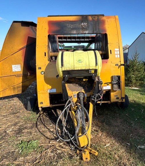 2016 Vermeer 605N Baler - Image 6