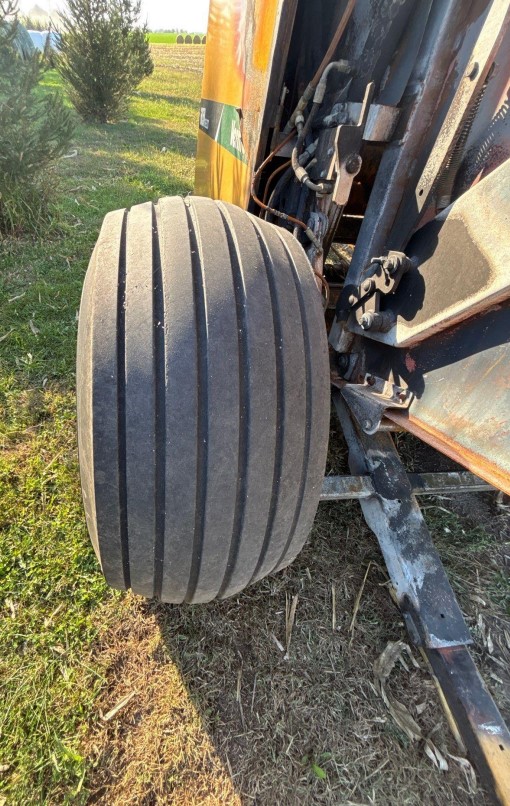 2016 Vermeer 605N Baler - Image 9