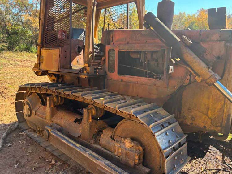 1978 Caterpillar D6D Bulldozer - Image 2