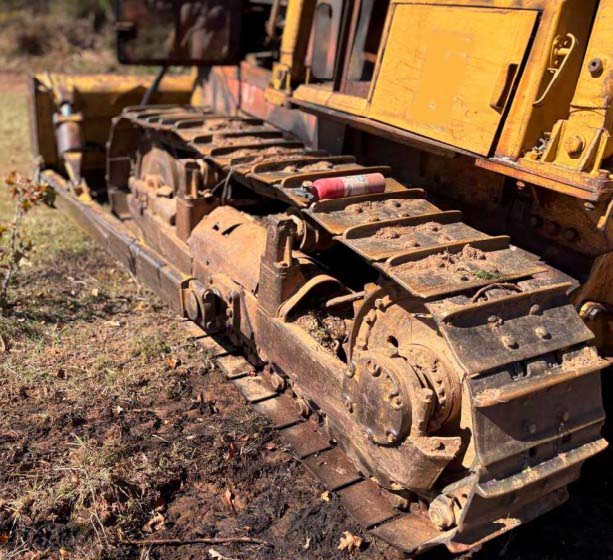 1978 Caterpillar D6D Bulldozer - Image 11