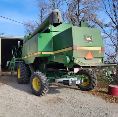 1989 John Deere 9500 Combine - Image 2