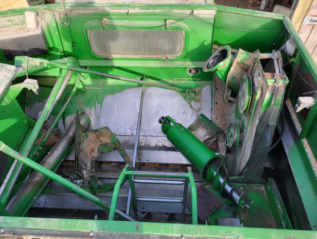 1989 John Deere 9500 Combine - Image 11