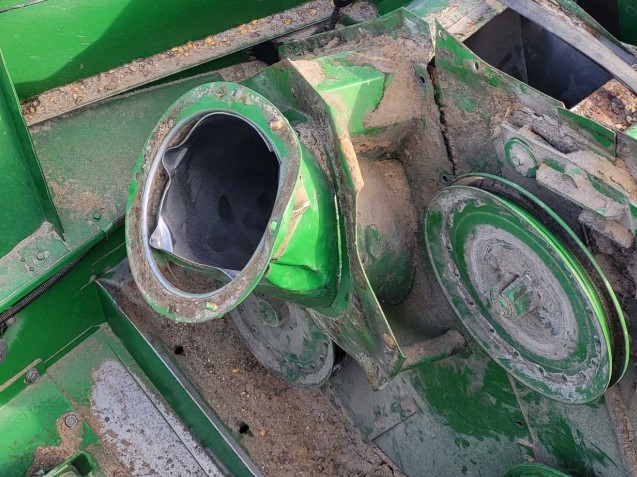 1989 John Deere 9500 Combine - Image 14