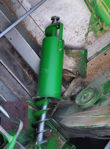 1989 John Deere 9500 Combine - Image 16