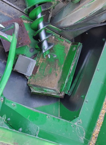 1989 John Deere 9500 Combine - Image 17