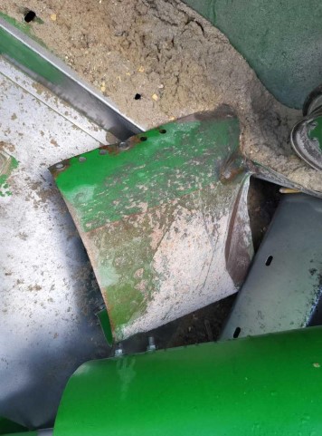 1989 John Deere 9500 Combine - Image 18