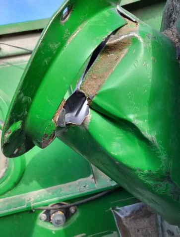 1989 John Deere 9500 Combine - Image 23