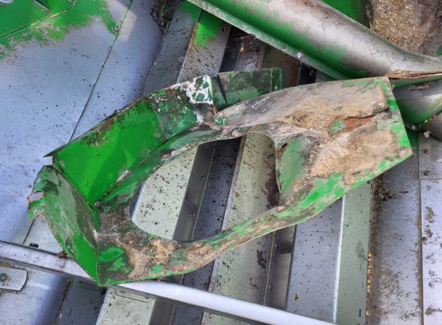 1989 John Deere 9500 Combine - Image 24