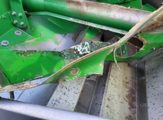 1989 John Deere 9500 Combine - Image 25