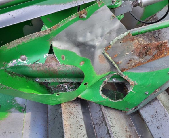 1989 John Deere 9500 Combine - Image 26