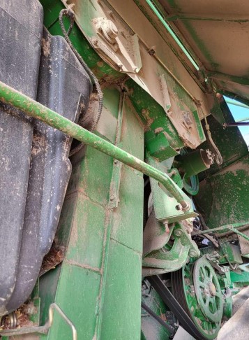 1989 John Deere 9500 Combine - Image 27