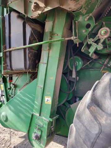 1989 John Deere 9500 Combine - Image 28