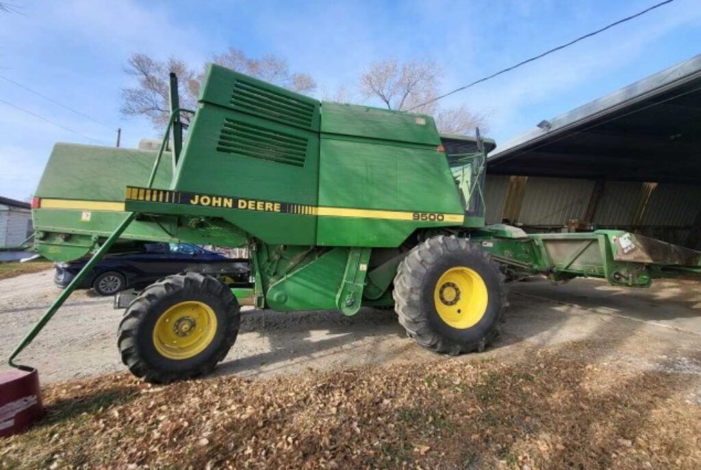 [Auction]: 1989 John Deere 9500 Combine | Engine hours: est 9409 ...