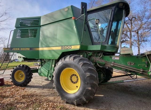1989 John Deere 9500 Combine - Image 5
