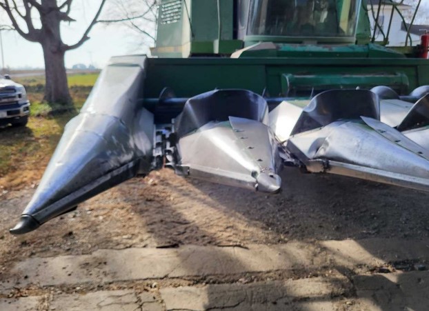 1989 John Deere 9500 Combine - Image 9