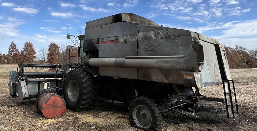 1991 Gleaner R50 Combine - Image 2