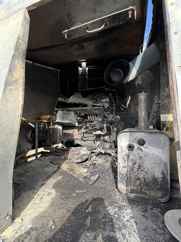 1991 Gleaner R50 Combine - Image 3