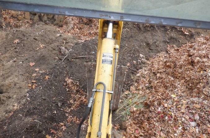 1999 New Holland LB75 Backhoe - Image 11