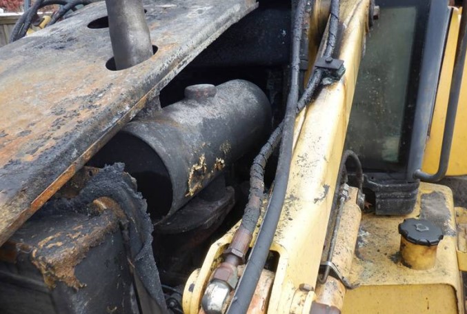 1999 New Holland LB75 Backhoe - Image 18