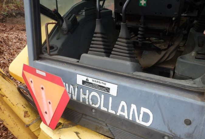 1999 New Holland LB75 Backhoe - Image 24
