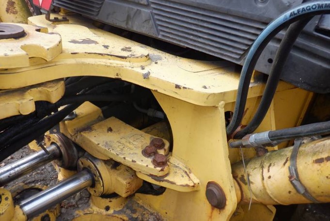 1999 New Holland LB75 Backhoe - Image 25